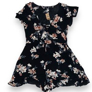 American Eagle Size Large NWT Floral Romper